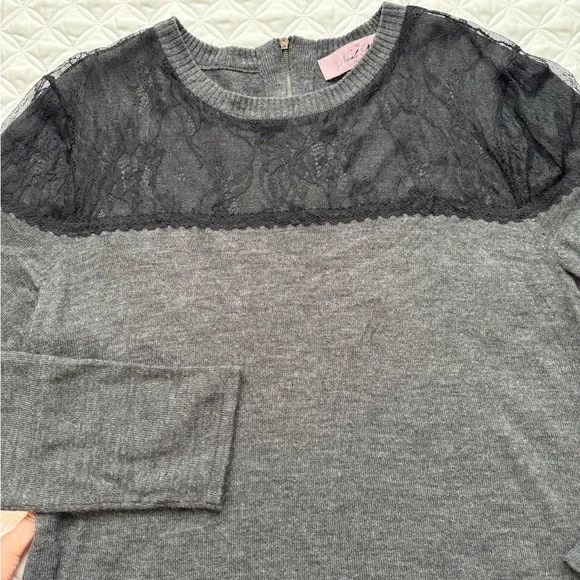 Nicole Richie Co. Charcoal w Black Lace Yoke Zip Back Knit Tunic Sweater Sz L - Picture 3 of 15